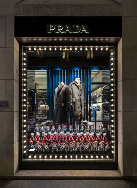 mylifestylenews: PRADA 2018 Christmas Window Display